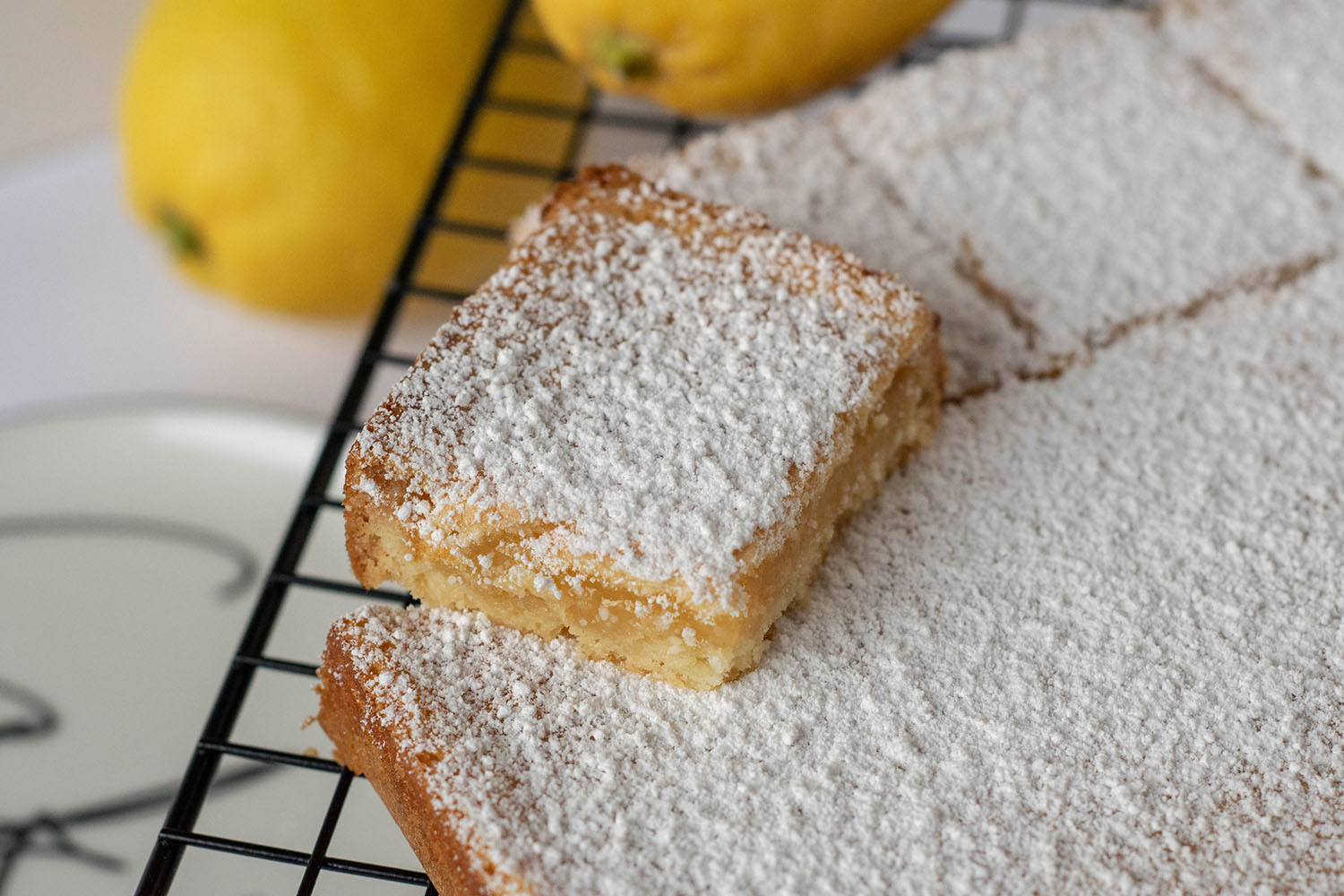 Lemon Bars - Zitronenschnitten | kuchengeschichten