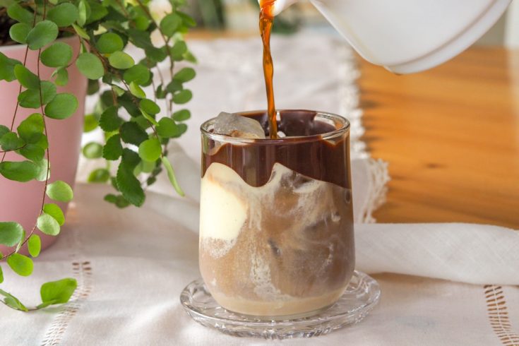 Eiskaffee mit Baileys und ein bisschen Schokoladendeko. Eiskaffee mit Baileys und ein bisschen Schokoladendeko.