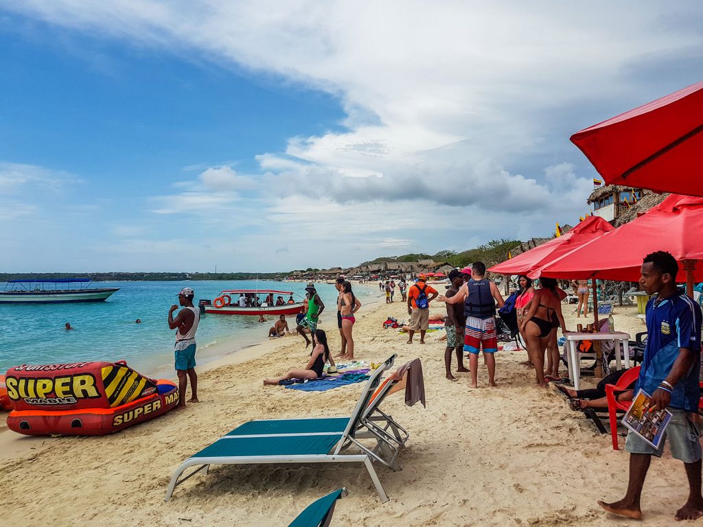 Urlaub in Südamerika Playa Blance überfüllt und voll mit Verkäufern | kuchengeschichten