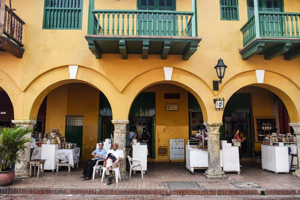Urlaub in Südamerika Süßigkeitenmarkt in Cartagena | kuchengeschichten