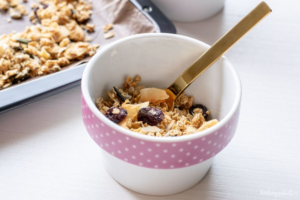 Knusprig-knackiges Frühstücksmüsli - kuchengeschichten Knusprig-knackiges Frühstücksmüsli - kuchengeschichten