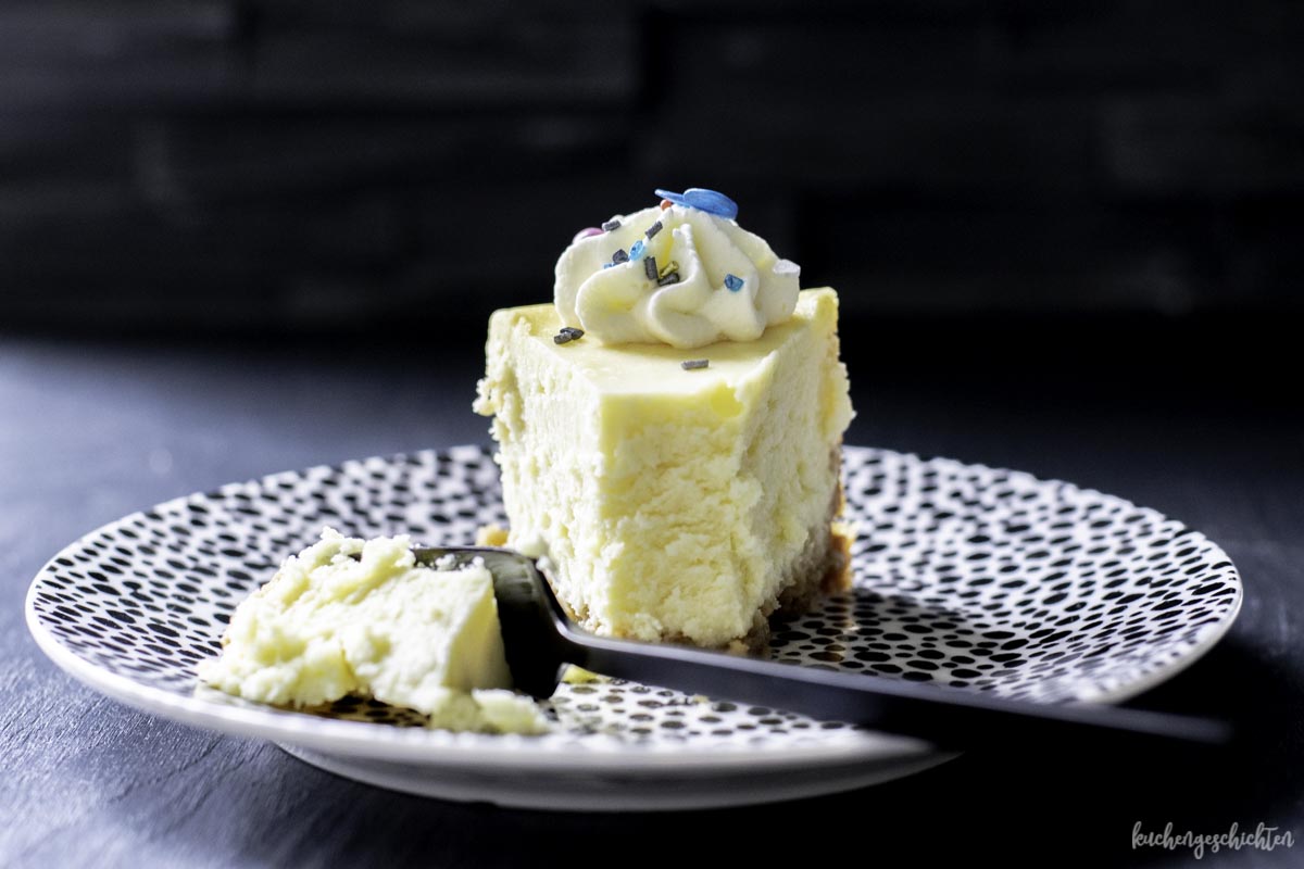 Käsekuchen mit weißer Schokolade. - kuchengeschichten Käsekuchen mit weißer Schokolade. - kuchengeschichten