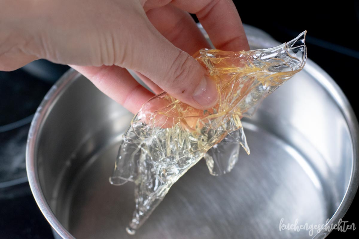 Erdbeertorte mit Basilikumcreme. - kuchengeschichten