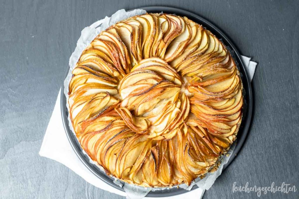 Apfelkuchen mit Amarettinis | kuchengeschichten