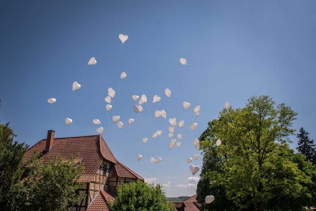 Hochzeitstorte mit Buttercreme - Luftballons | kuchengeschichten