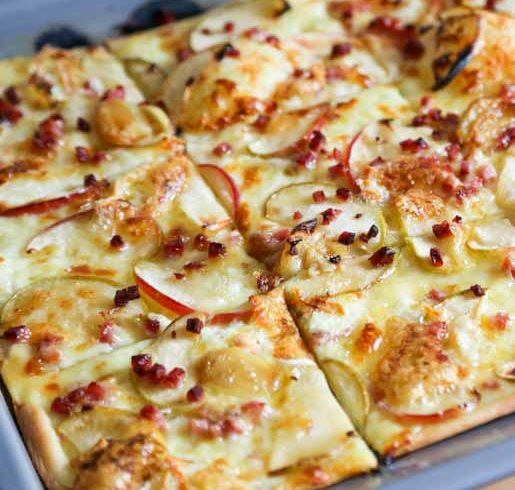 Pizza mit Apfel und Käse | kuchengeschichten